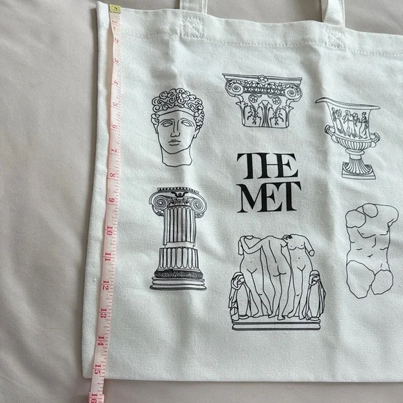 The Met X PacSun White Tote Bag with Black Graphic - Picture 3 of 4